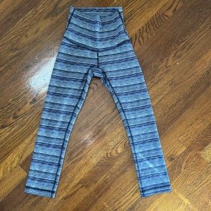 Lulu lemon blue patterned cropped leggings
